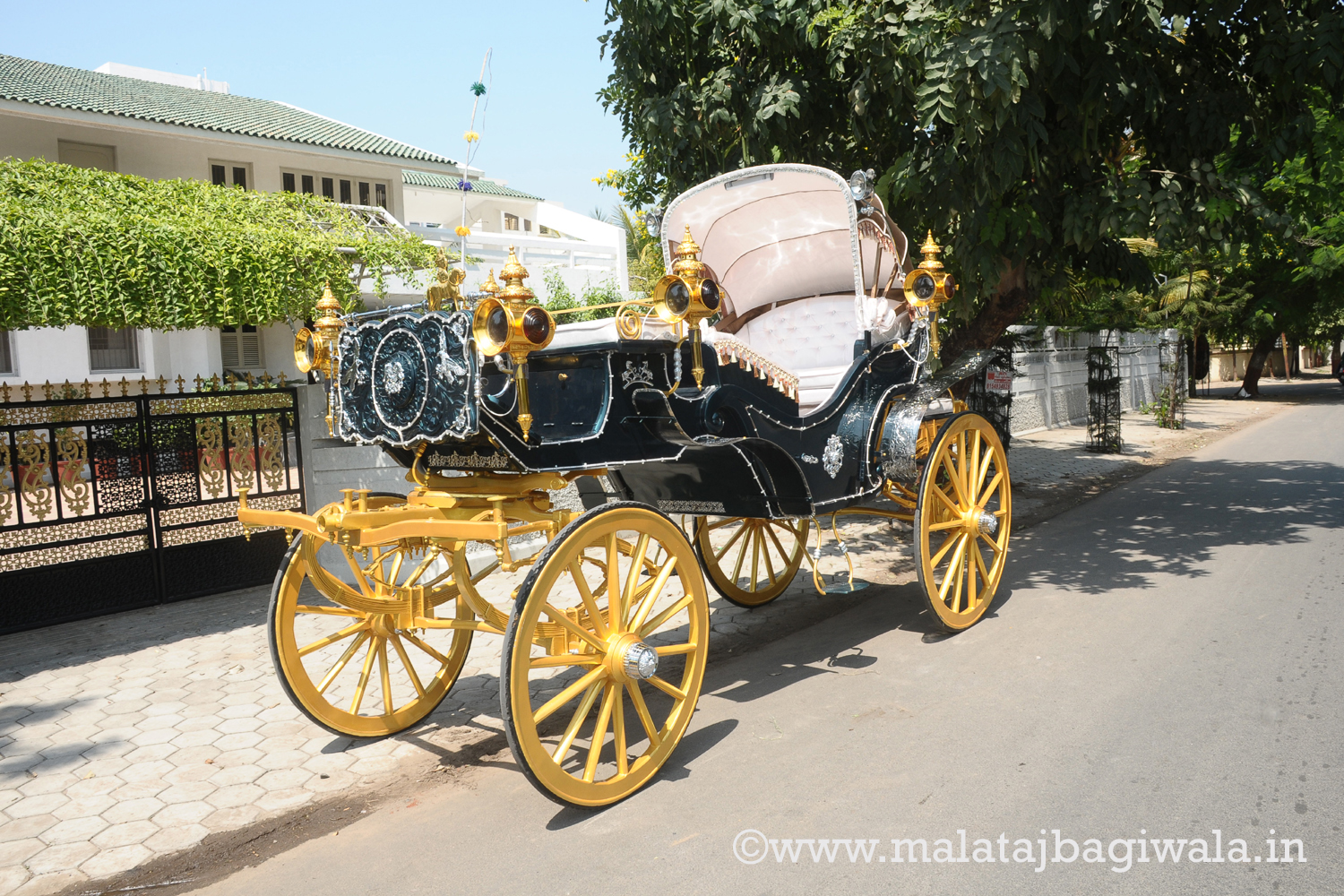 VINTAGE VICTORIA BAGI