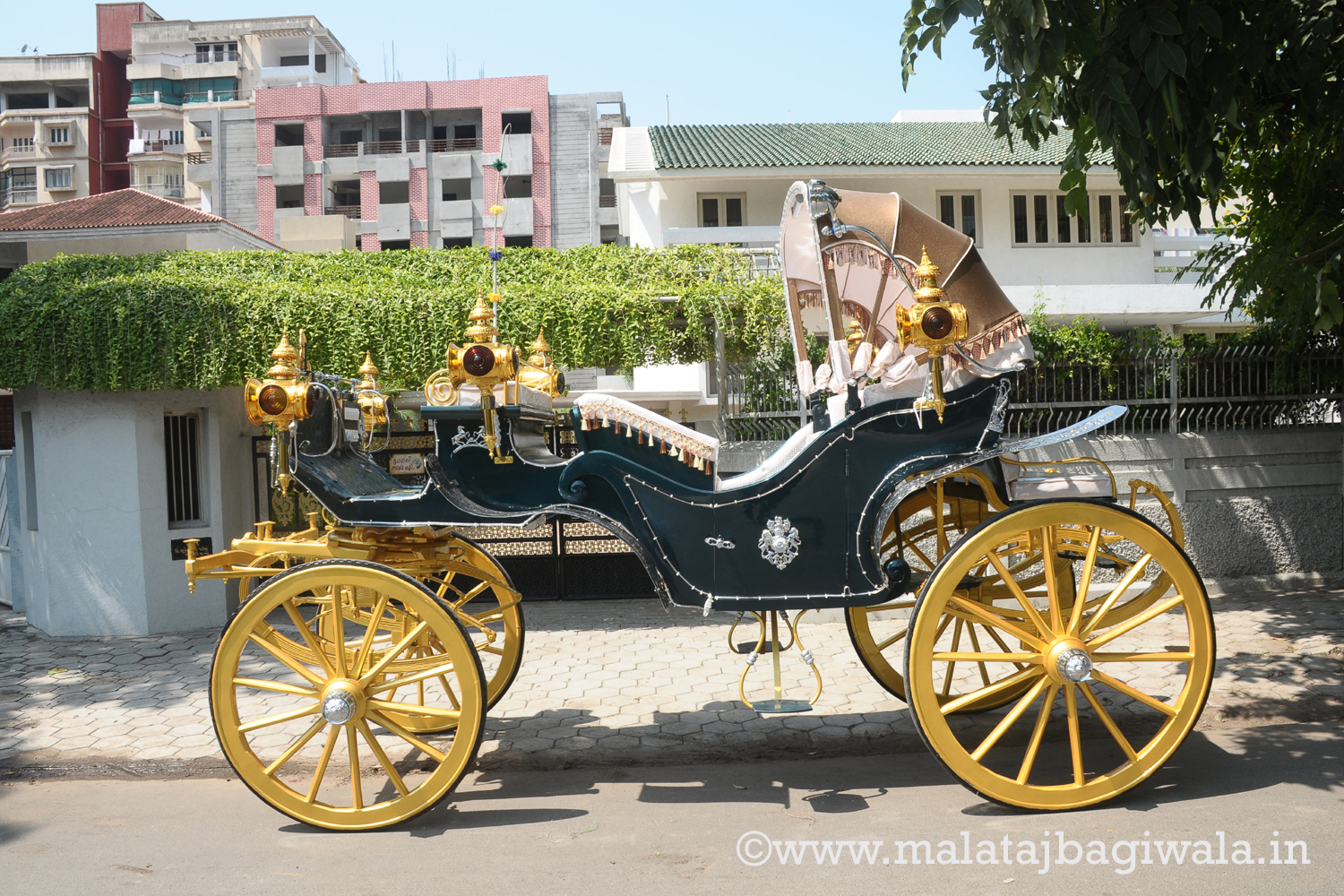 VINTAGE VICTORIA BAGI